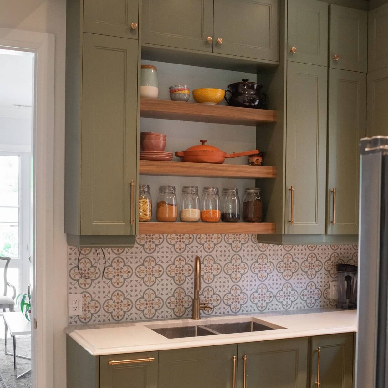 These kitchen shelves add an aesthetically pleasing space to store items.